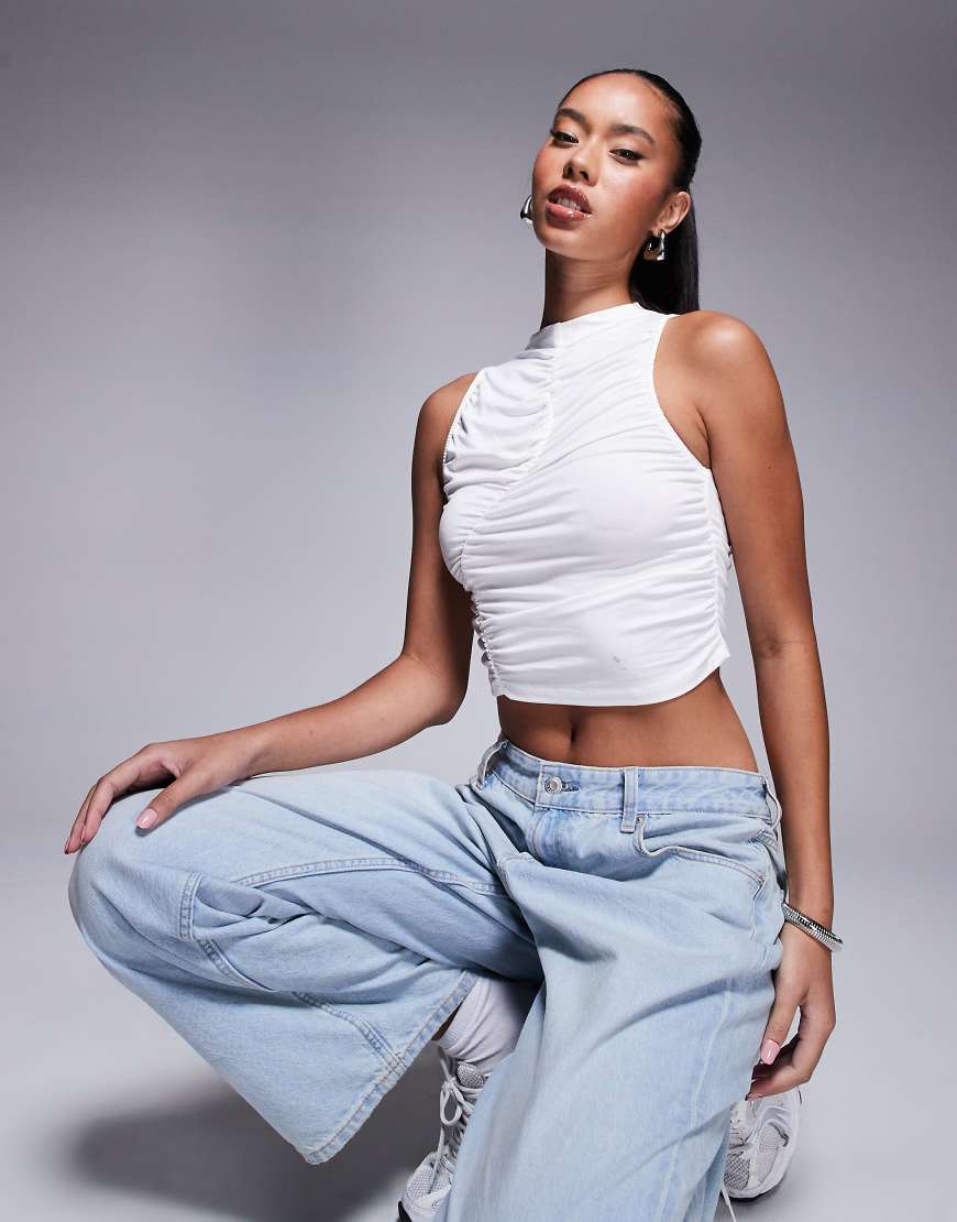 ASOS DESIGN - Tanktop in Weiß mit Raffung vorn ASOS DESIGN - Tanktop in Weiß mit Raffung vorn von ASOS DESIGN