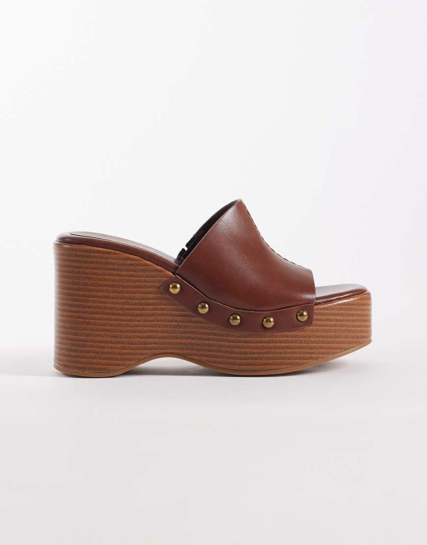 ASOS DESIGN - Tara - in Hellbraun mit Keilabsatz-Rosa von ASOS DESIGN