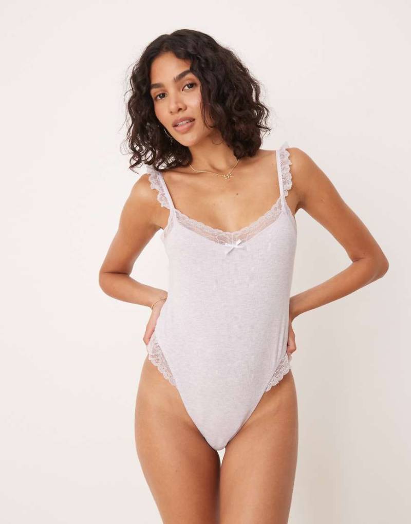ASOS DESIGN - Taylor - Gerippter, weicher Body in verwaschenem Flieder mit Spitzenborte-Lila ASOS DESIGN - Taylor - Gerippter, weicher Body in verwaschenem Flieder mit Spitzenborte-Lila von ASOS DESIGN