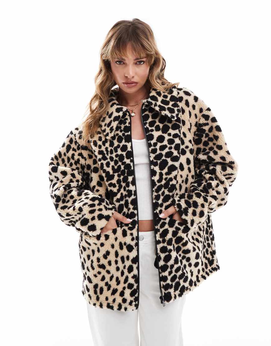 ASOS DESIGN - Teddyfell-Sweatshirt mit Leopardenmuster, Kragen und durchgehendem Reißverschluss-Bunt von ASOS DESIGN