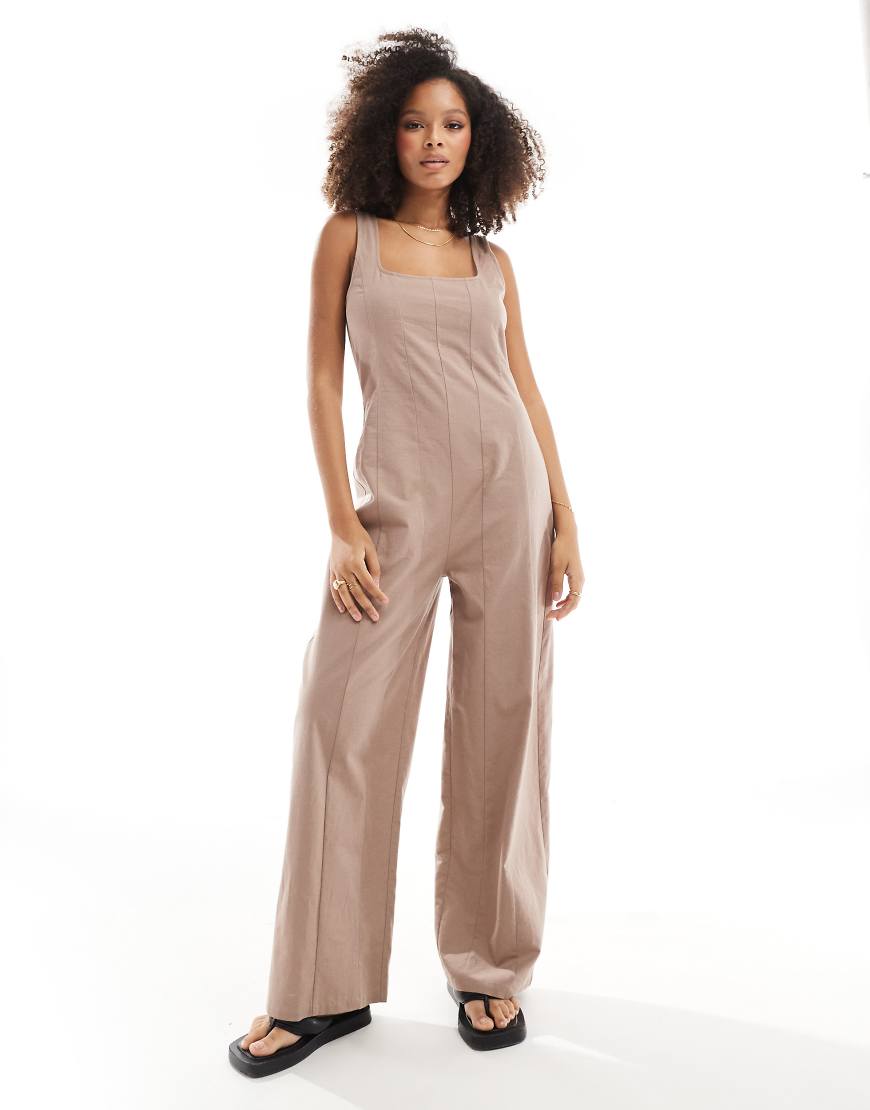 ASOS DESIGN - Tennis-Jumpsuit in Taupe mit eckigem Ausschnitt und Ziernaht-Neutral ASOS DESIGN - Tennis-Jumpsuit in Taupe mit eckigem Ausschnitt und Ziernaht-Neutral von ASOS DESIGN