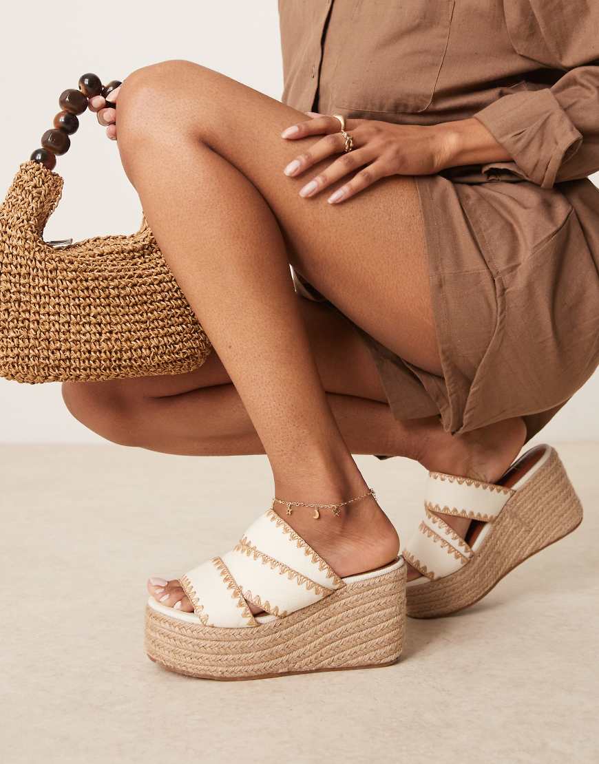 ASOS DESIGN - Thistle - Pantoletten in Natur mit Überwendlingsstich und Keilabsatz-Neutral von ASOS DESIGN