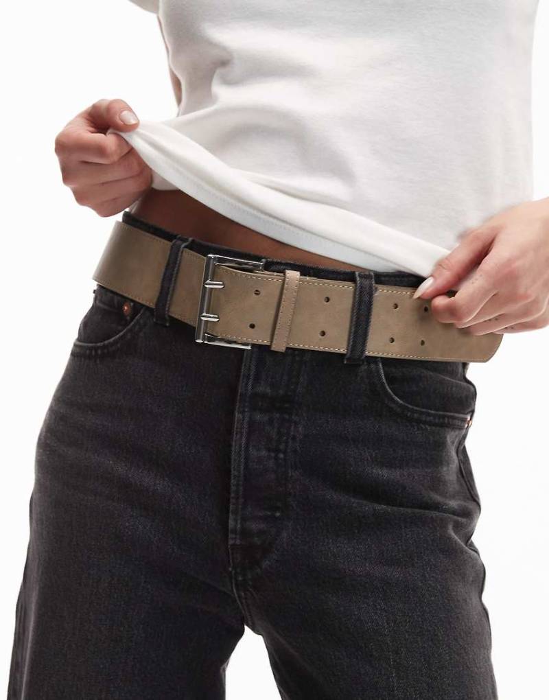 ASOS DESIGN - Tief sitzender Gürtel in Pilzbraun mit eckiger Doppel-Dornschließe-Brown von ASOS DESIGN