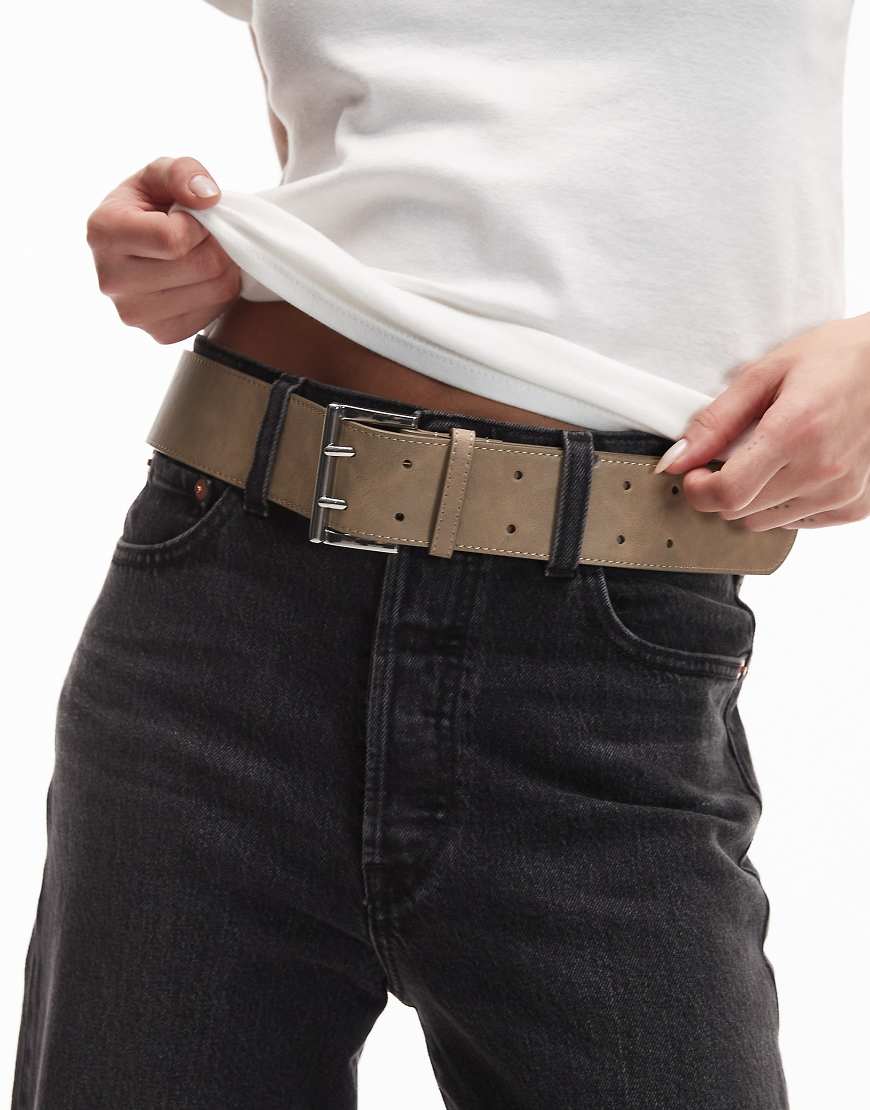 ASOS DESIGN - Tief sitzender Gürtel in Pilzbraun mit eckiger Doppel-Dornschließe-Brown von ASOS DESIGN