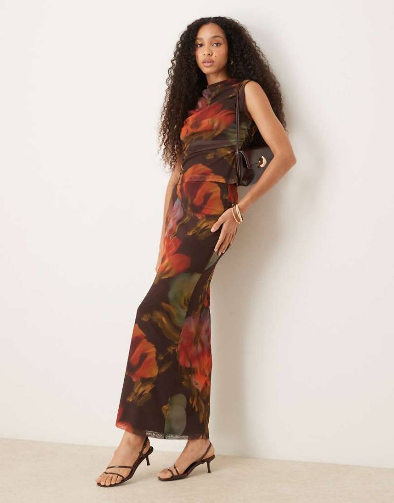 ASOS DESIGN - Tief sitzender Netzstoff-Maxirock mit verschwommenem Blumendruck in Braun von ASOS DESIGN