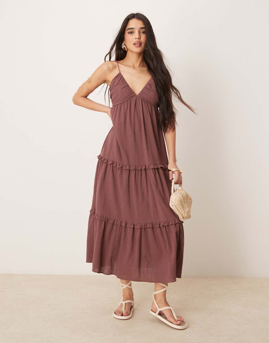 ASOS DESIGN - Träger-Maxikleid in verwaschenem Braun mit Knitteroptik ASOS DESIGN - Träger-Maxikleid in verwaschenem Braun mit Knitteroptik von ASOS DESIGN