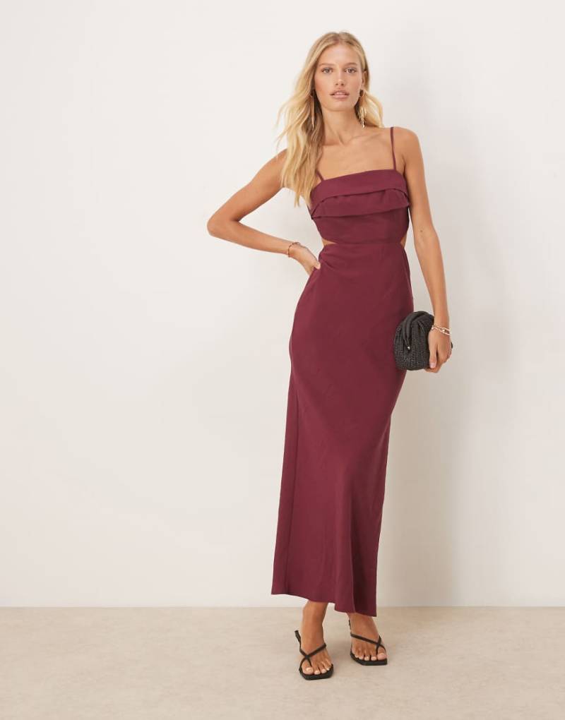 ASOS DESIGN - Träger-Midikleid in Kirschrot mit Umschlag-Dekolleté und Zierausschnitt von ASOS DESIGN