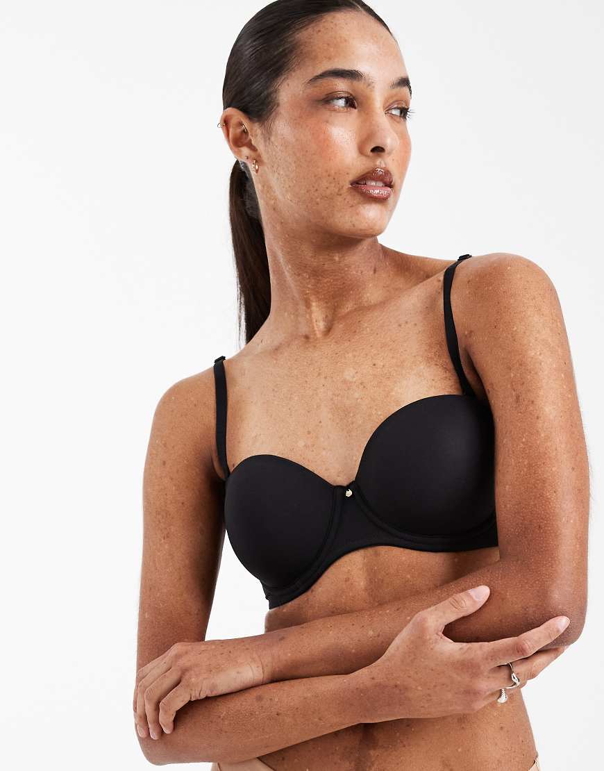 ASOS DESIGN - Trägerloser Multiway-BH in Schwarz mit Formschalen, Anhänger-Detail und geprägten Trägern von ASOS DESIGN