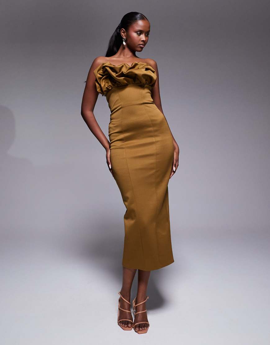 ASOS DESIGN - Trägerloses, strukturiertes Midikleid in Olivgrün mit gerüschtem Oberteil von ASOS DESIGN