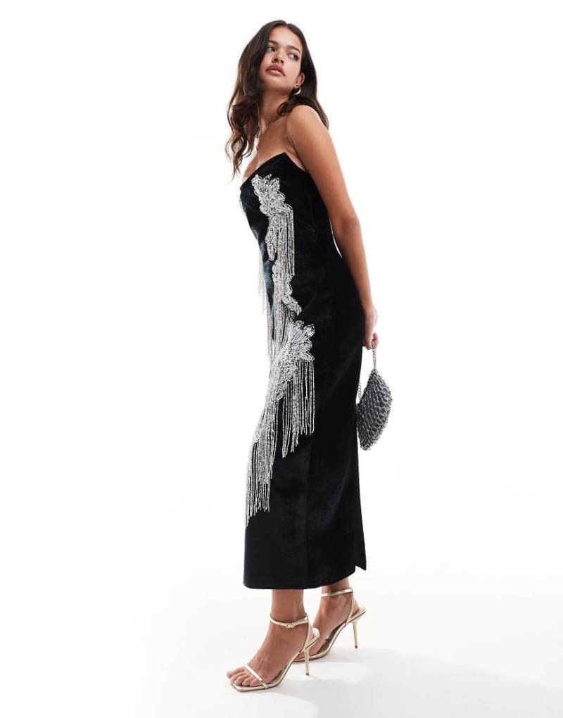 ASOS DESIGN - Trägerloses, strukturiertes Samt-Midikleid in Schwarz mit farblich abgesetzter floraler Fransenverzierung von ASOS DESIGN