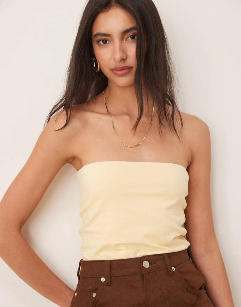 ASOS DESIGN - Trägerloses Longline-Oberteil aus angerauter Baumwolle in Buttermilchgelb von ASOS DESIGN