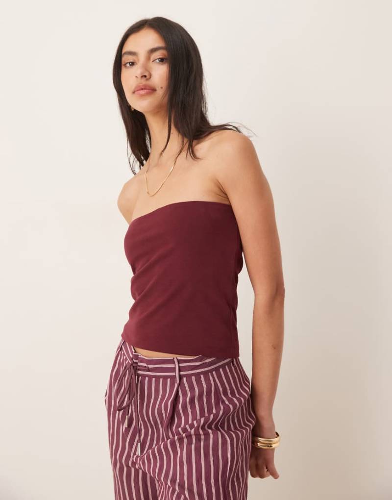 ASOS DESIGN - Trägerloses Longline-Oberteil aus angerauter Baumwolle in dunklem Kirschrot von ASOS DESIGN