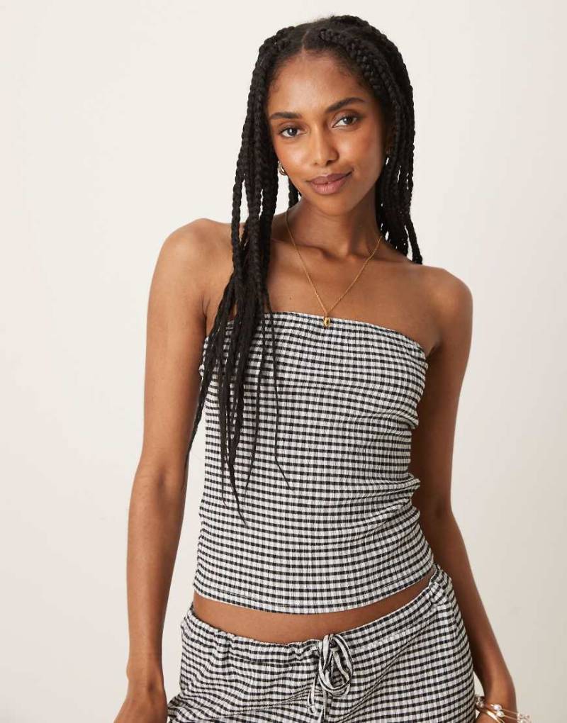 ASOS DESIGN - Trägerloses Longline-Oberteil mit Vichy-Karo in Schwarz-Weiß, Kombiteil-Bunt von ASOS DESIGN