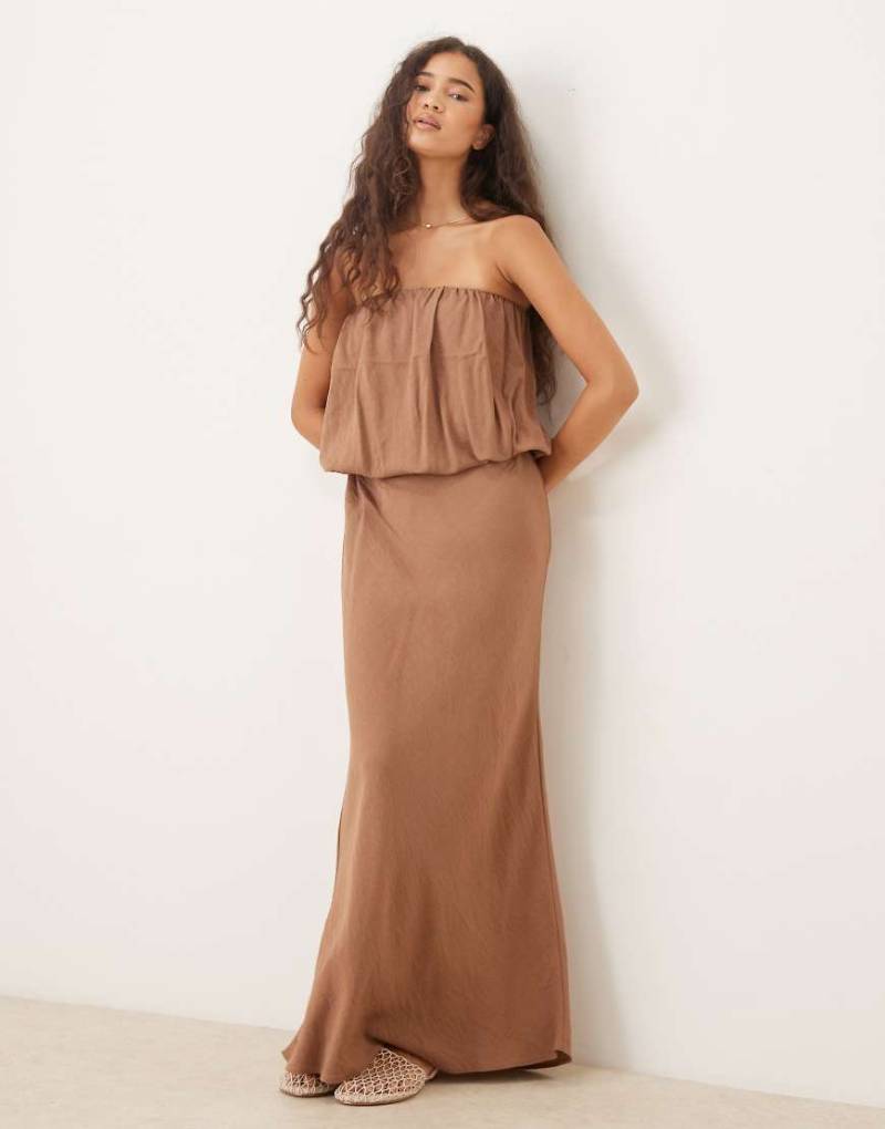 ASOS DESIGN - Trägerloses Maxikleid in Braun mit bauschigem Oberteil-Brown von ASOS DESIGN