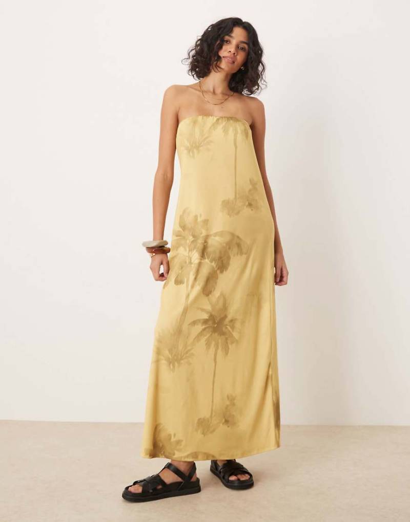 ASOS DESIGN - Trägerloses Maxikleid in Gelb mit platziertem Blumen-Palmenmuster-Bunt von ASOS DESIGN