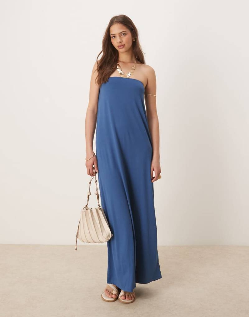 ASOS DESIGN - Trägerloses Maxikleid in Jeansblau von ASOS DESIGN