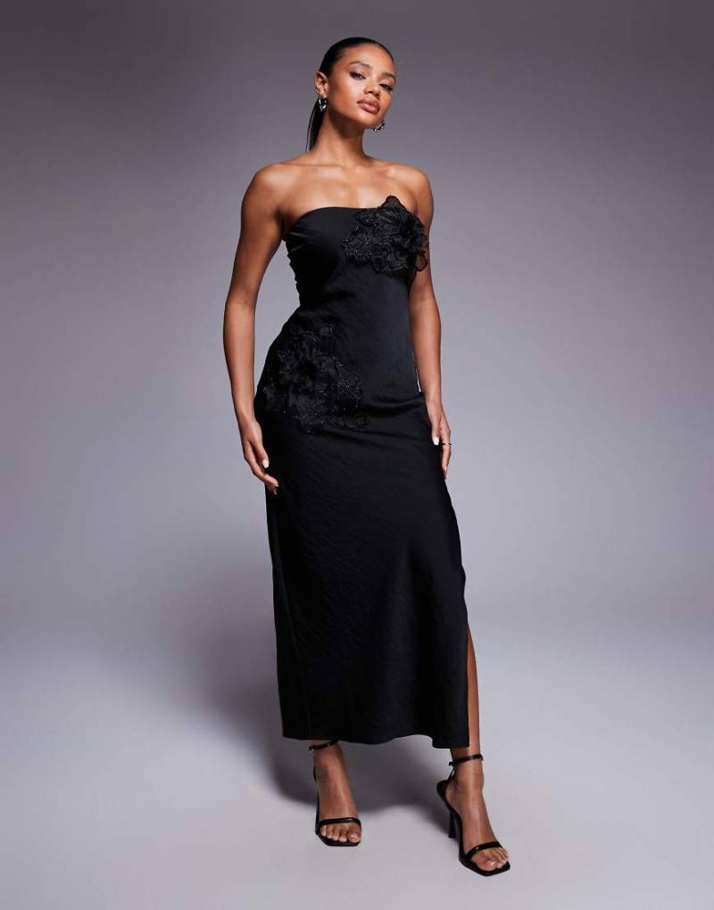 ASOS DESIGN - Trägerloses Maxikleid in Schwarz mit Blumenapplikation von ASOS DESIGN