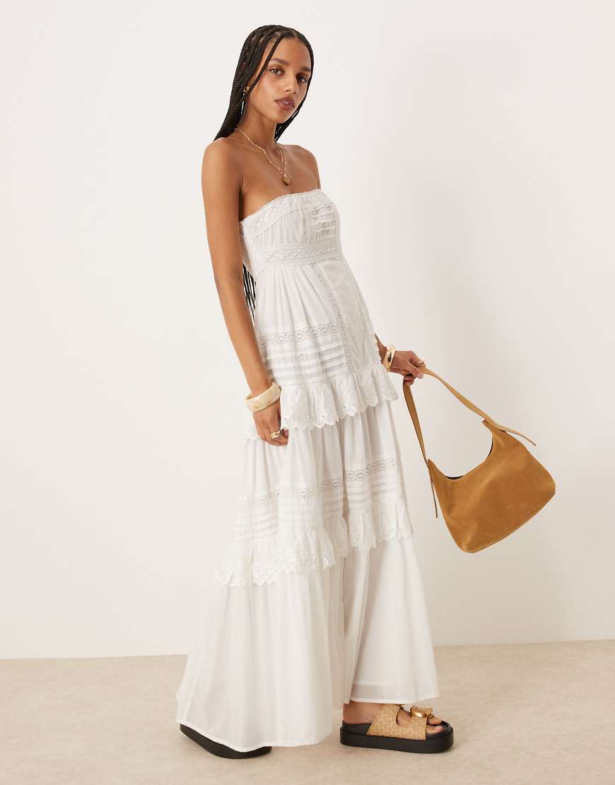 ASOS DESIGN - Trägerloses Maxikleid in Weiß mit Biesen und Stufendesign aus Spitze ASOS DESIGN - Trägerloses Maxikleid in Weiß mit Biesen und Stufendesign aus Spitze von ASOS DESIGN