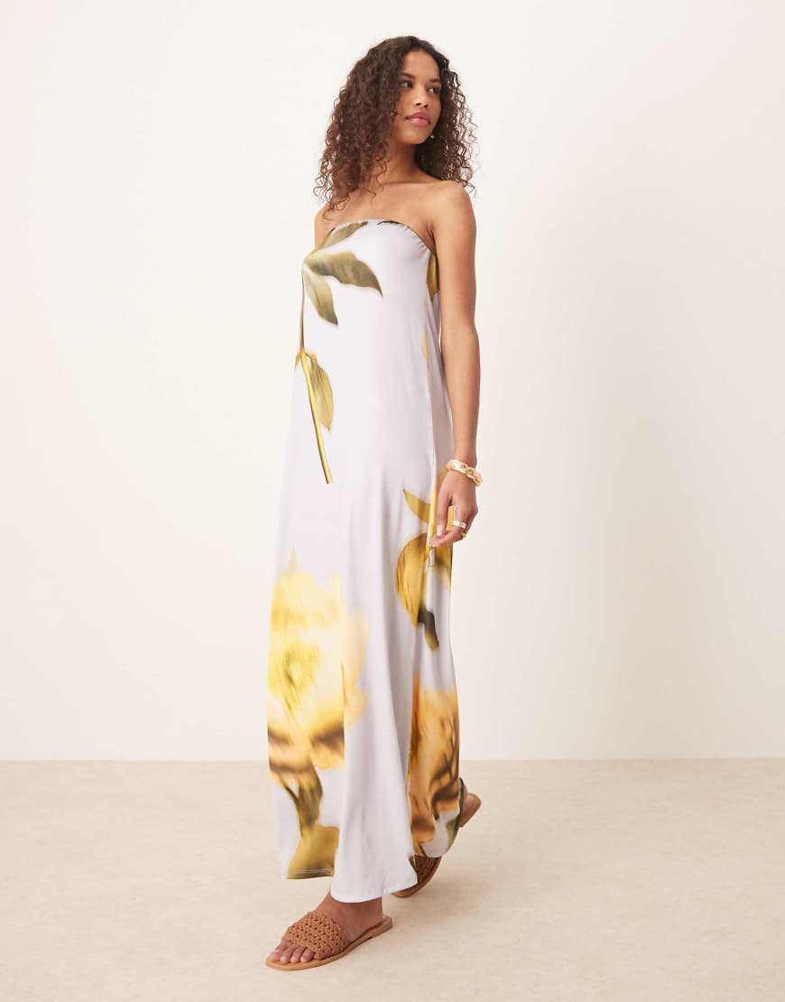 ASOS DESIGN - Trägerloses Maxikleid mit auffälligem Blumenprint-Bunt von ASOS DESIGN
