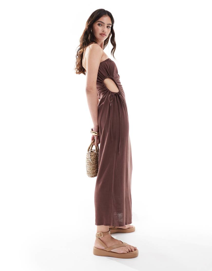 ASOS DESIGN - Trägerloses Midi-Sommerkleid aus Leinen in Schokobraun mit gerafftem Zierausschnitt von ASOS DESIGN