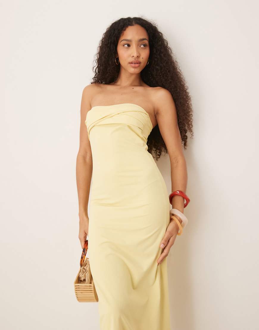 ASOS DESIGN - Trägerloses Midikleid in Buttermilchgelb mit verdrehtem Detail von ASOS DESIGN