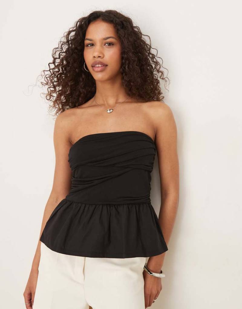 ASOS DESIGN - Trägerloses Oberteil aus Stoffmix in Schwarz mit Raffung von ASOS DESIGN