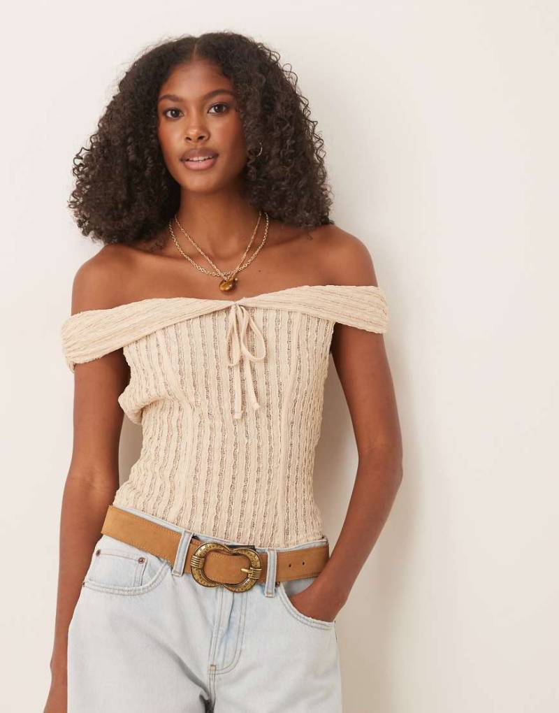ASOS DESIGN - Trägerloses Oberteil in Steinbeige mit Struktur und Bindedetail-Neutral von ASOS DESIGN