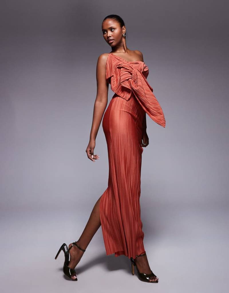 ASOS DESIGN - Trägerloses Plissee-Maxikleid in Rostrot mit Cut-out und verdrehtem Detail-Orange von ASOS DESIGN