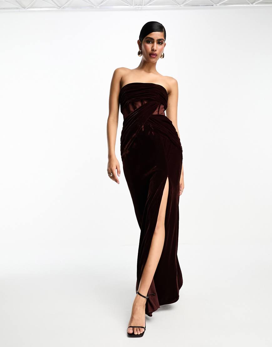 ASOS DESIGN - Trägerloses Samt-Maxikleid in Schokobraun mit Korsettdetail ASOS DESIGN - Trägerloses Samt-Maxikleid in Schokobraun mit Korsettdetail von ASOS DESIGN