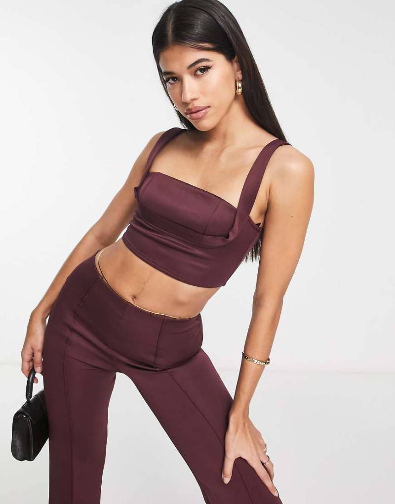 ASOS DESIGN Curve - Trägertop aus neoprenartigem Material in Burgunderrot mit Details im Brustbereich, Kombiteil von ASOS DESIGN