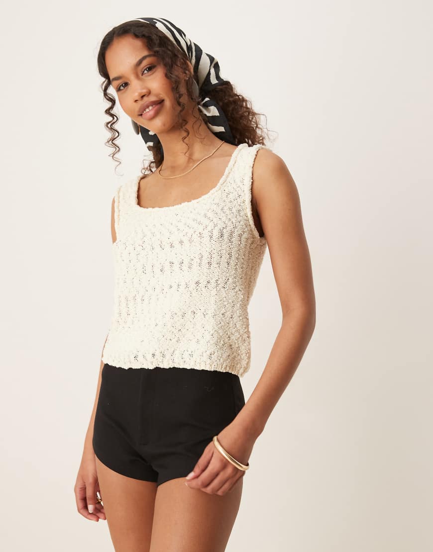 ASOS DESIGN - Trägertop aus strukturiertem Strick in Creme mit eckigem Ausschnitt-Weiß von ASOS DESIGN
