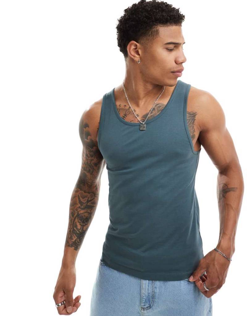 ASOS DESIGN - Trägertop in Anthrazit mit körperbetontem Schnitt-Grau von ASOS DESIGN