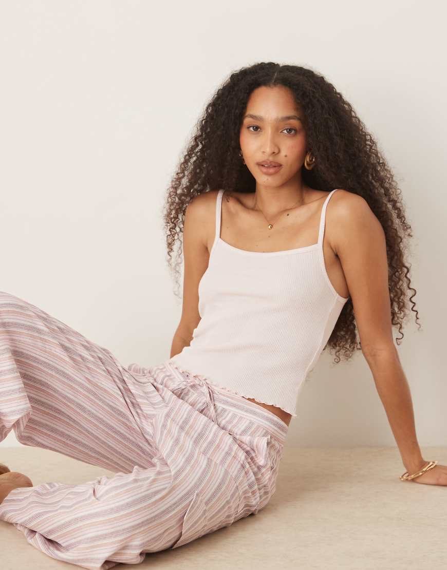 ASOS DESIGN - Trägertop in Hellrosa mit Waffelstruktur und Kräuselsaum von ASOS DESIGN