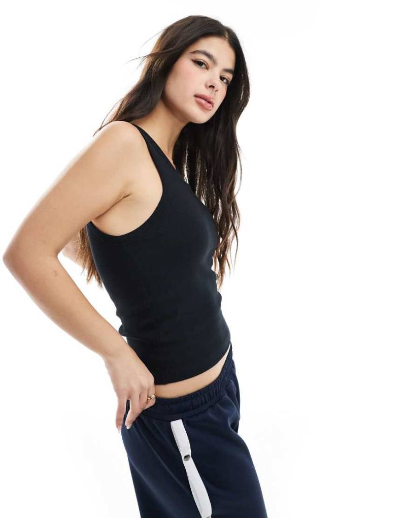 ASOS DESIGN - Trägertop in Schwarz mit BH-Detail von ASOS DESIGN