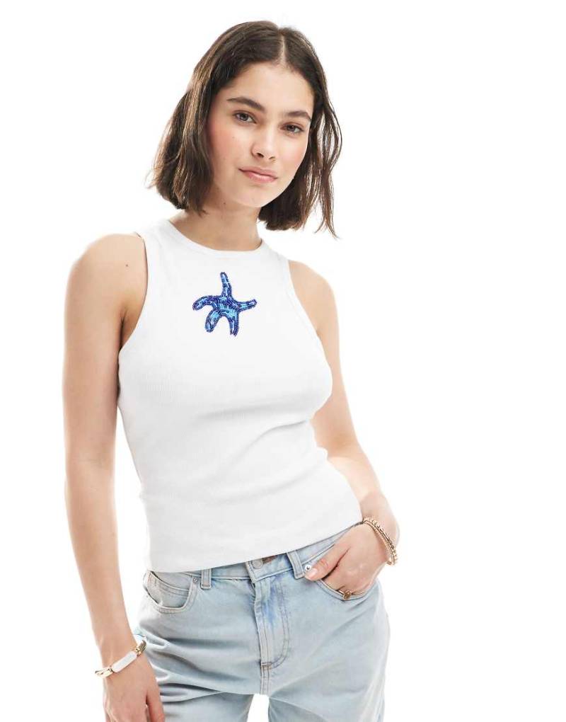 ASOS DESIGN - Trägertop in Weiß mit perlenverziertem Seesternmotiv-Blau von ASOS DESIGN