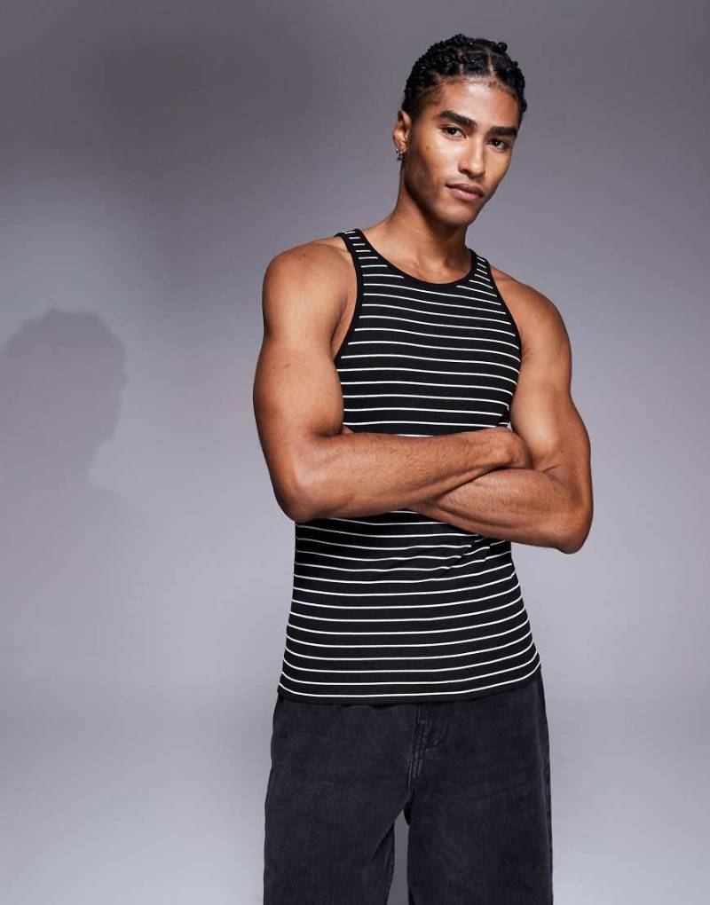 ASOS DESIGN - Trägertop mit Muskelschnitt und Streifen in Schwarz und Weiß-Bunt von ASOS DESIGN