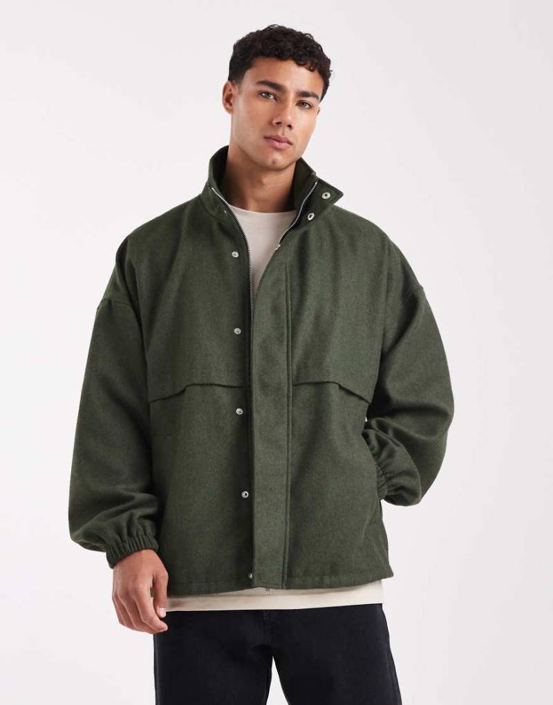 ASOS DESIGN - Trainingsjacke in khaki Wolloptik-Grün ASOS DESIGN - Trainingsjacke in khaki Wolloptik-Grün von ASOS DESIGN