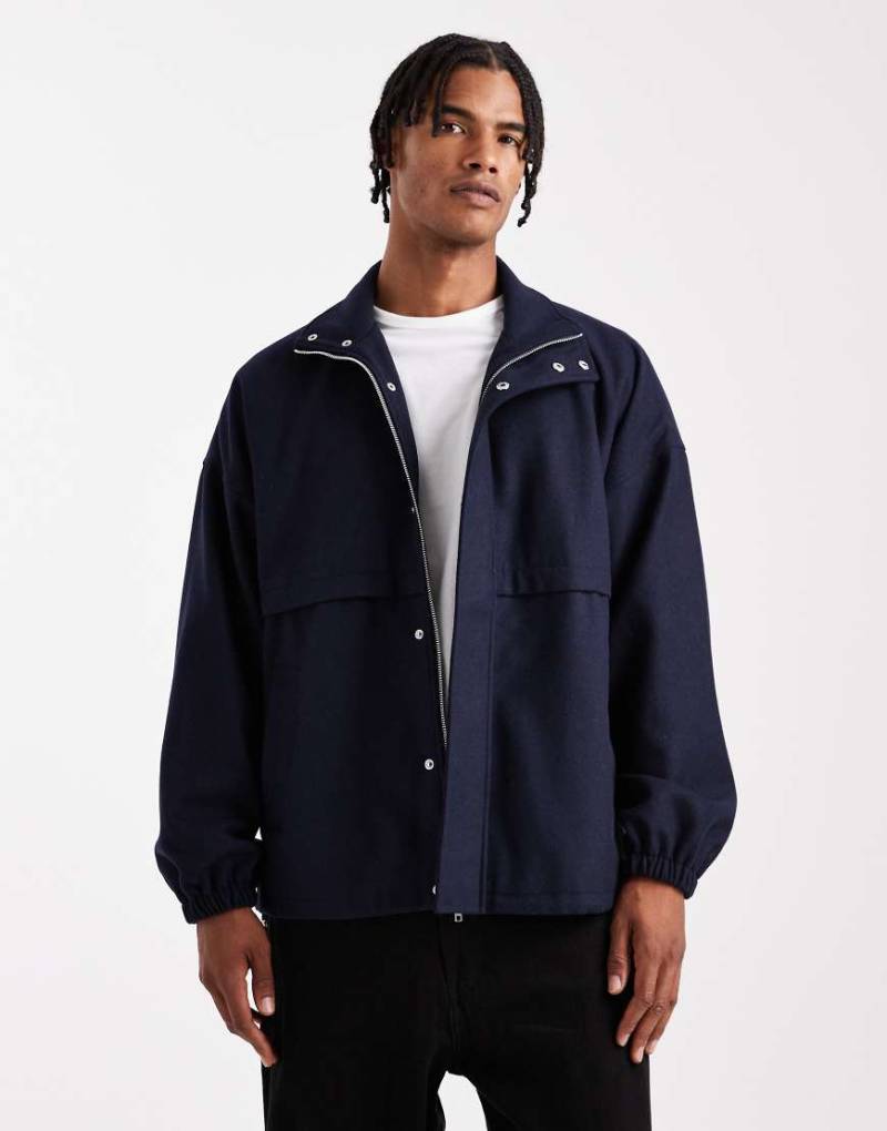 ASOS DESIGN - Trainingsjacke in marineblauer Wolloptik von ASOS DESIGN