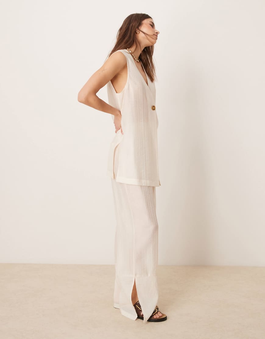 ASOS DESIGN - Transparente, strukturierte Hose in Wollweiß mit weitem Bein, Kombiteil ASOS DESIGN - Transparente, strukturierte Hose in Wollweiß mit weitem Bein, Kombiteil von ASOS DESIGN
