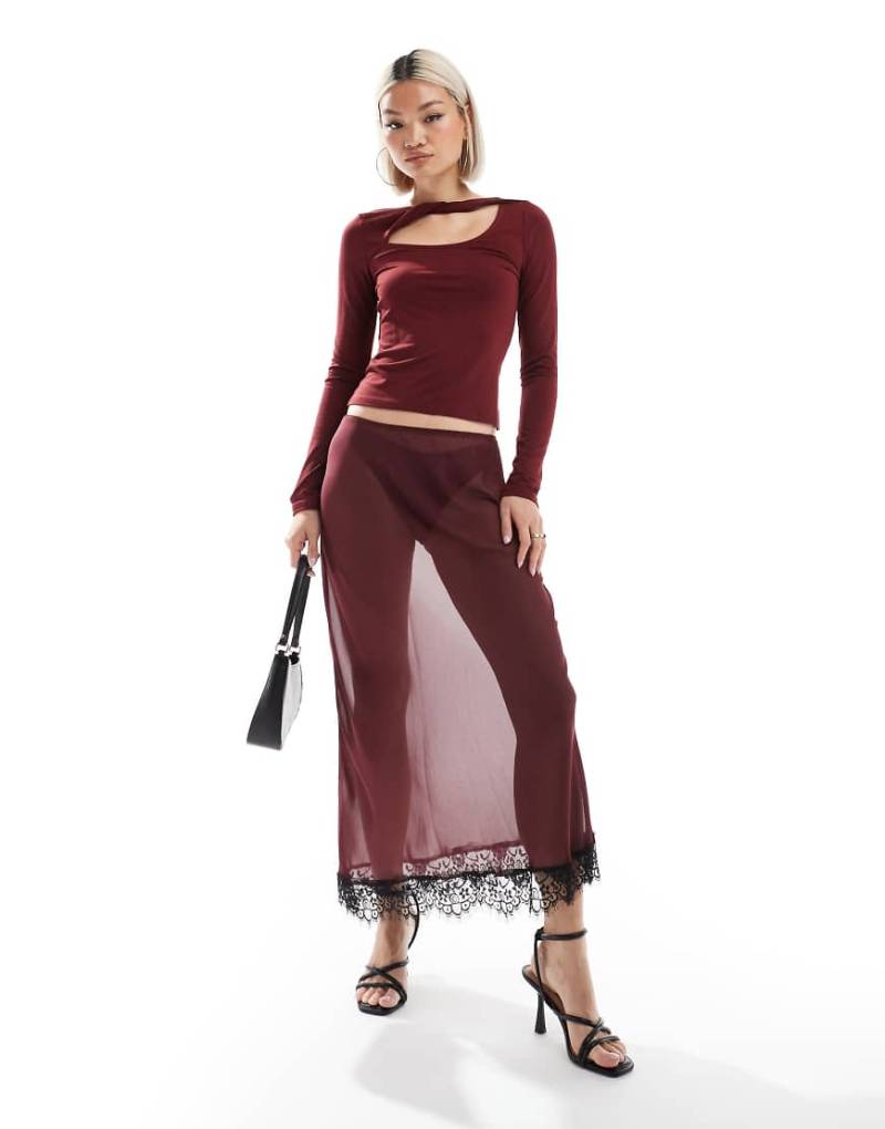 ASOS DESIGN - Transparenter Maxirock in Burgunderrot aus Chiffon mit Spitzensaum von ASOS DESIGN