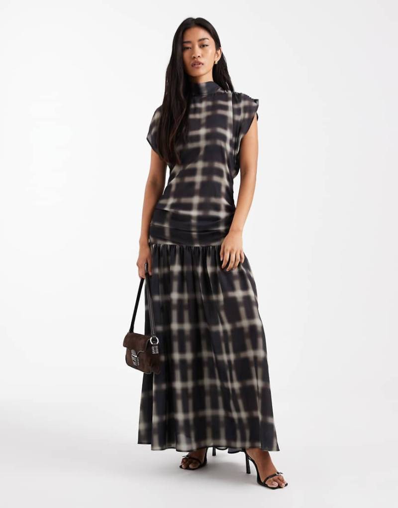 ASOS DESIGN - Transparentes, drapiertes Maxikleid mit Schal und Karomuster-Bunt von ASOS DESIGN