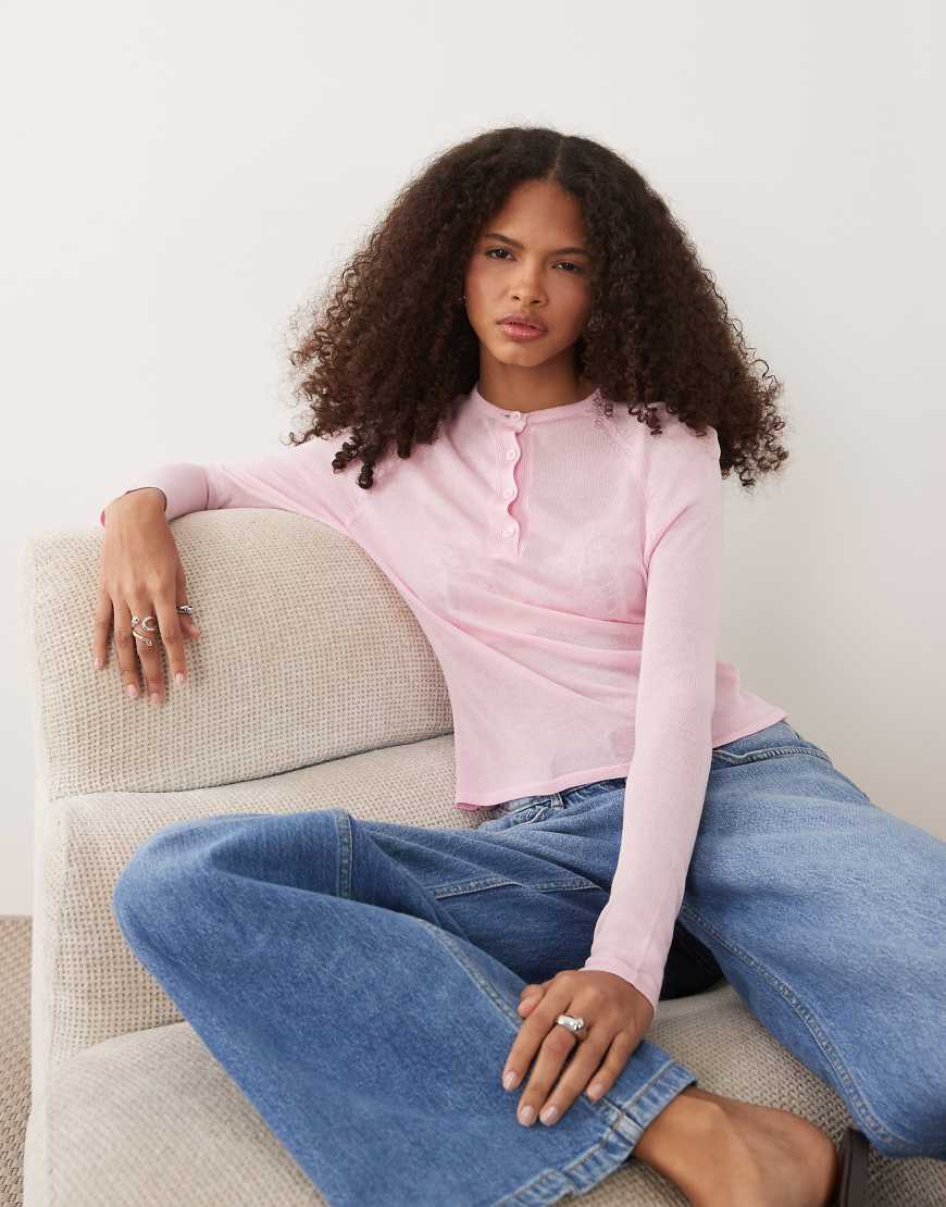 ASOS DESIGN - Transparentes Henley-Oberteil aus Feinstrick in Rosa von ASOS DESIGN