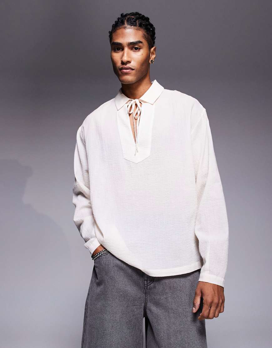 ASOS DESIGN - Transparentes Oversize-Schlupfhemd in Ecru-Grau ASOS DESIGN - Transparentes Oversize-Schlupfhemd in Ecru-Grau von ASOS DESIGN