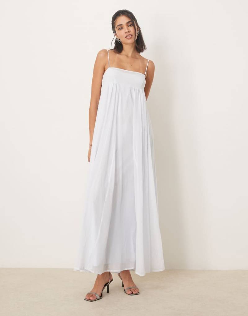 ASOS DESIGN - Trapezförmig geschnittenes Camisole-Maxikleid aus Chiffon in Eisblau mit mehrlagiger Brustpartie von ASOS DESIGN