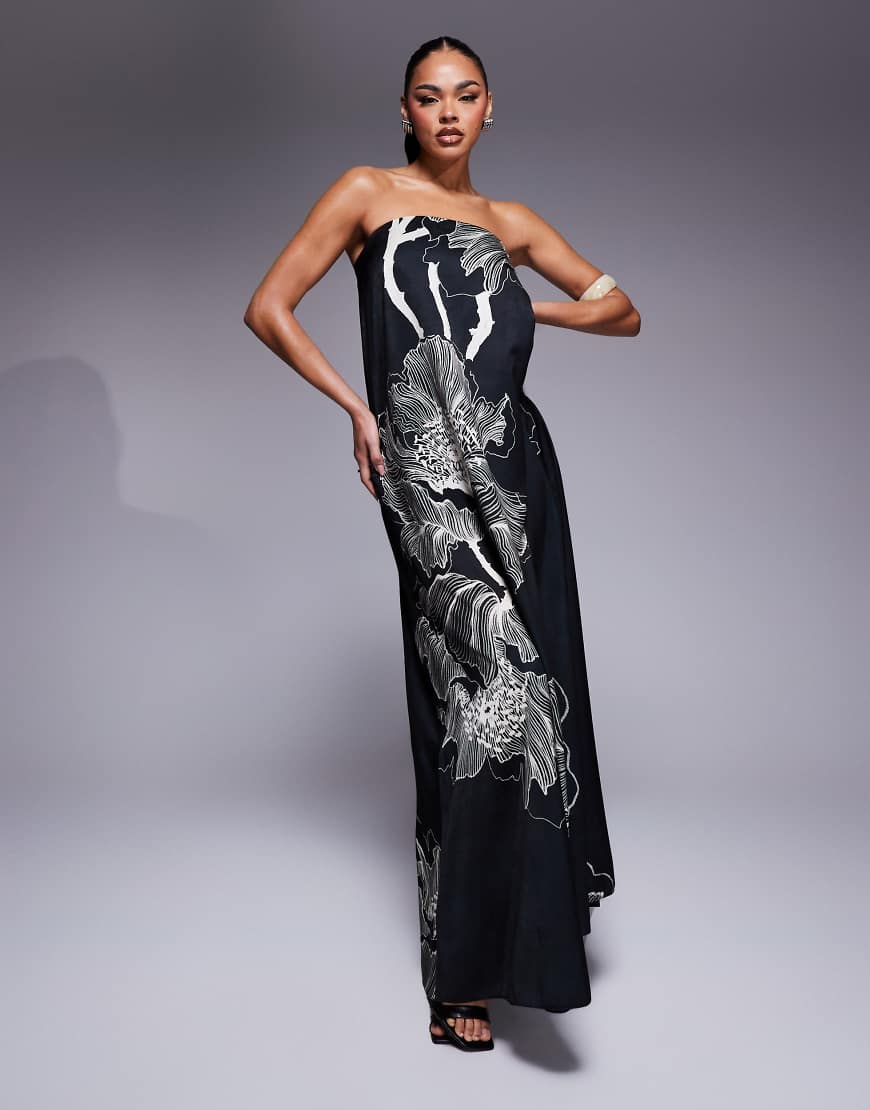 ASOS DESIGN - Trapezförmiges, trägerloses Maxikleid aus Satin in Schwarz mit Oversize-Blumenmuster von ASOS DESIGN
