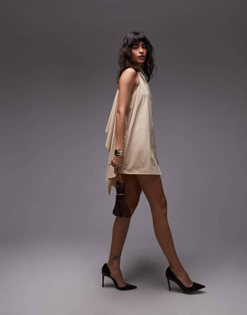 ASOS DESIGN - Trapezförmiges Minikleid in Austernweiß von ASOS DESIGN