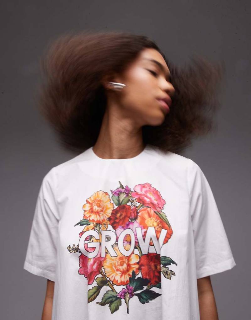 ASOS DESIGN - Trapezförmiges T-Shirt in Weiß mit Grafik von ASOS DESIGN