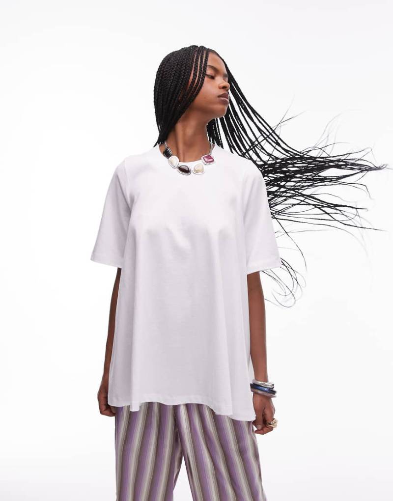 ASOS DESIGN - Trapezförmiges T-Shirt in Weiß von ASOS DESIGN