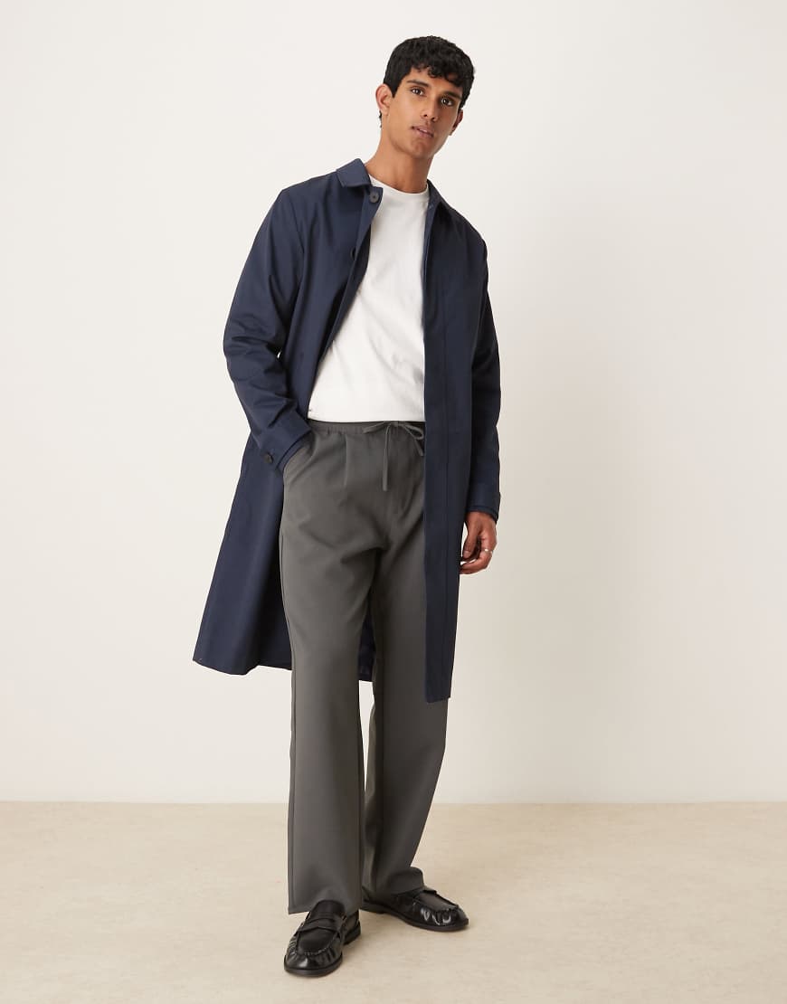 ASOS DESIGN - Trenchcoat in Marineblau von ASOS DESIGN