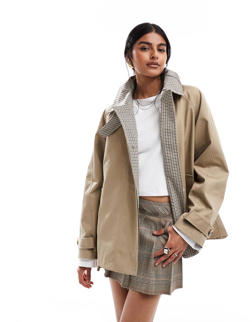 ASOS DESIGN - Trenchjacke in Beige mit kariertem Futter und Cape-Detail-Neutral von ASOS DESIGN